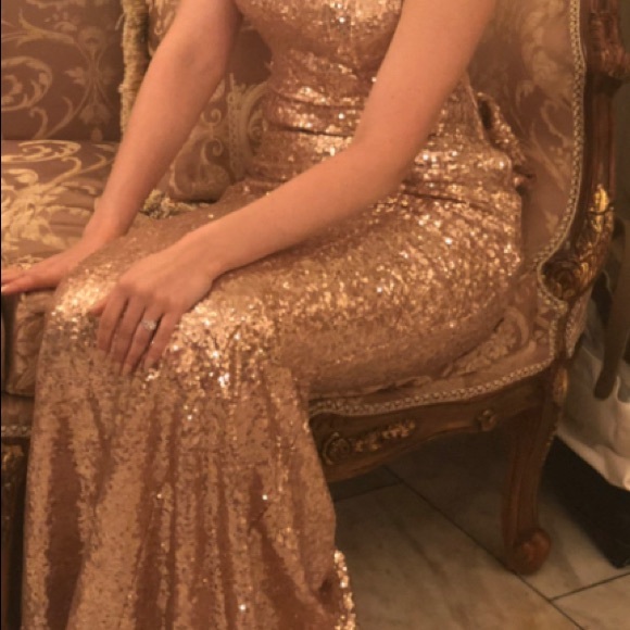 City Goddess Sequins Gown with Bow - Picture 9 of 10